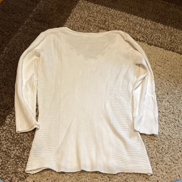 Renuar white ribbed 3/4 length sweater with grommets on the bodice. - Picture 6 of 6